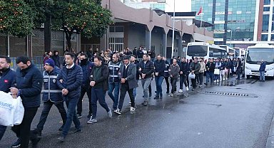 Mersin'deki rüşvet operasyonu zanlıları adliyeye sevk edildi