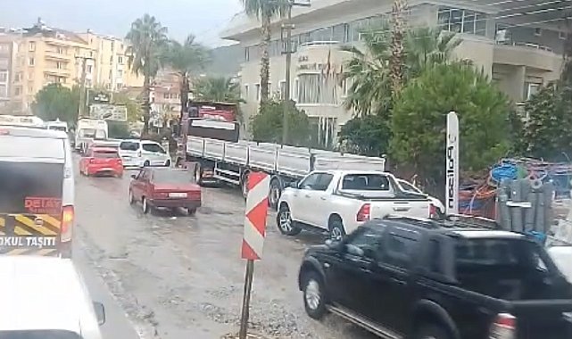 Milas'ta trafik kurallarına uymayan sürücüler kazaya davetiye çıkarıyor
