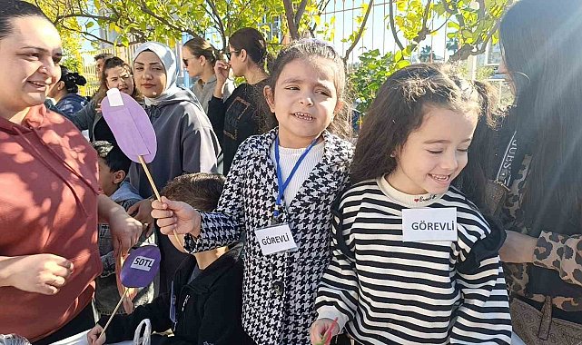 Minikler, pazarcılara taş çıkarttı: "Gel vatandaş gel, param olsa da ben alsam"