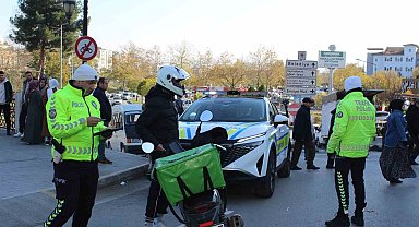 Motosiklet sürücüleri denetime takıldı