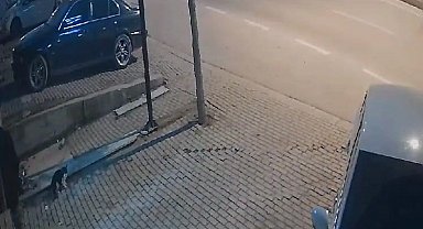 Motosikleti 30 metre sürüklendi, ayağa kalkıp yoluna devam etti