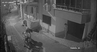 Motosikleti kaçırırken kameraya yakalandılar
