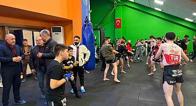 Muaythai alanında 100 sporcu ortak antrenman yaptı