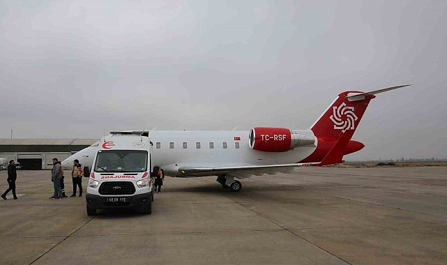 Muş'ta 8 günlük bebek ve 15 yaşındaki hasta, ambulans uçakla Ankara'ya sevk edildi