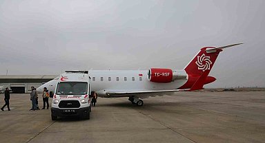 Muş'ta 8 günlük bebek ve 15 yaşındaki hasta, ambulans uçakla Ankara'ya sevk edildi