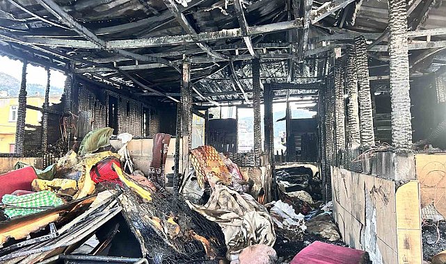 Müstakil ev alev alev yandı