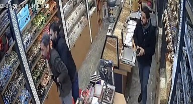 Nefessiz kaldı 'Sırtıma vurun' dedi, Heimlich manevrası ile hayata tutundu