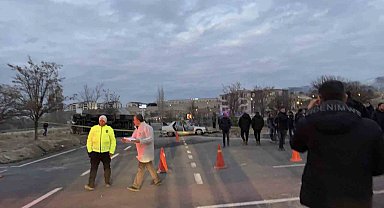 Nevşehir'de otomobille çarpışan öğrenci servisi devrildi: 24 yaralı