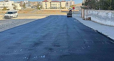 Nizip'te asfalt ekiplerinin mesaisi sürüyor