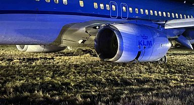 Norveç'e acil iniş yapan yolcu uçağı pistten çıktı