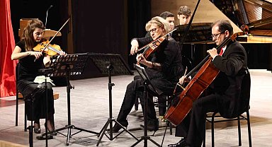 Odunpazarı Belediyesi'nin müzik grubu OPA QUADRO'dan etkileyici performans