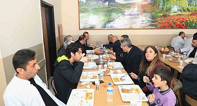 Öğrenciler soflarını eğitim camiasıyla paylaştı