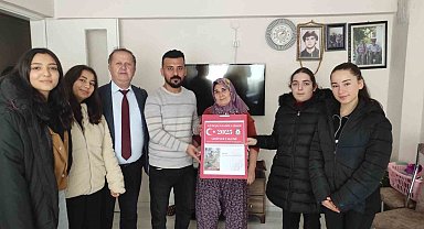 Öğrencilerden Gördesli şehitlere vefa