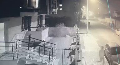 Önce ayakkabıyı çaldı daha sonra çaldığı ayakkabı ile arkadaşlarına hava attı