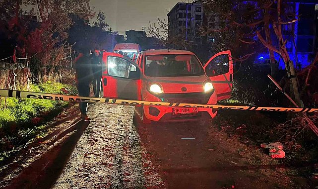 Önce öldürdü, sonra polislere suç aletiyle teslim oldu