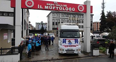 Ordu'da Halep'e 4 tır insani yardım malzemesi gönderildi
