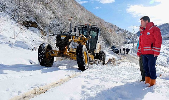 Ortahisar'da karla mücadele çalışmalarını Başkan Kaya yerinde inceledi