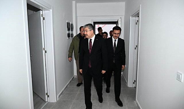 Osmaniye'de depremzedeler için yapılan 50 köy evinin anahtar teslimi yapıldı