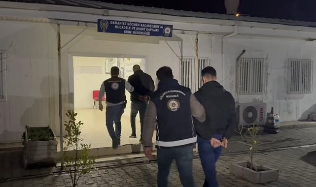 Osmaniye'de durdurulan cipin bagajında kaçak göçmen yakalandı