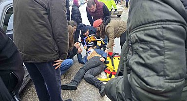 Otomobil, 11 yaşındaki çocuğun ayağının üzerinden geçti