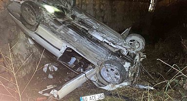 Otomobil dereye uçtu, sürücü ölümden döndü