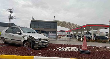 Otomobil elektrikli bisiklete çarptı: 1 yaralı