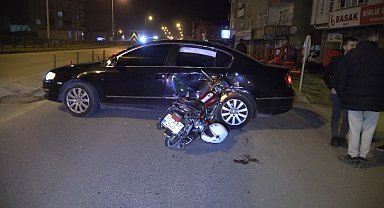 Otomobil ile motosiklet çarpıştı: 2 yaralı