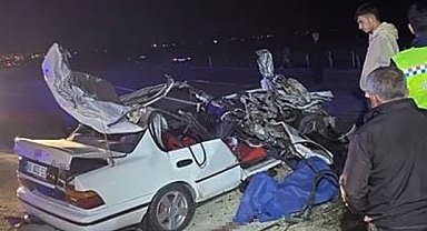Otomobil traktöre arkadan çarptı: 1 ölü, 2 yaralı