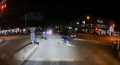 Otomobille çarpışan motosikletin sürücüsü yaralandı