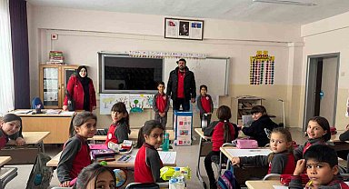 Oyuncaklar öğrencilere hediye edildi
