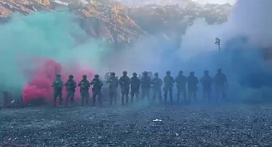 Özel harekat polislerinden nefes kesen tatbikat
