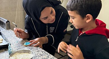 Özel öğrenciler liseli ablalarıyla mutfağa girdi