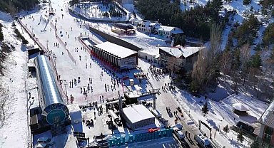 Palandöken Kayak Merkezi'nde hafta sonu yoğunluğu