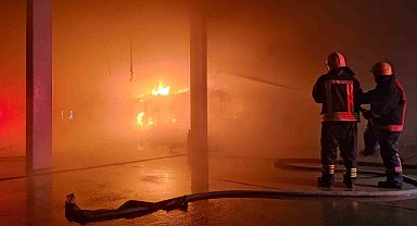 Park halindeki otobüs alev aldı