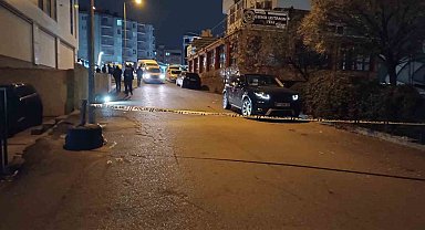 Park halindeki otomobili kurşunlayan şahıs kameradan tespit edilip yakalandı