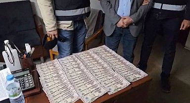 Piyasaya sahte '50 ve 100'lük ABD Doları banknotu sokan 4 şüpheli yakalandı