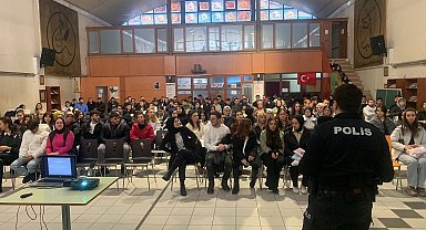 Polis bu sefer üniversite öğrencilerini bilgilendirdi