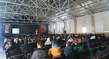 Polis ekiplerinden öğrencilere terör farkındalık eğitimi