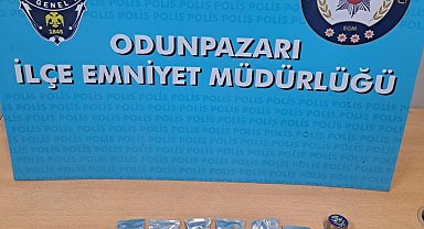 Polis ve bekçi ekiplerinin denetiminde yüzlerce kişi ve araç kontrol edildi