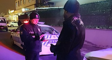 Polisten yurtlar önünde sıkı denetim