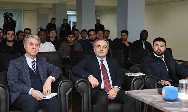 Rektör Altun, TDV tarafından düzenlenen 'Kariyer Söyleşileri' etkinliğine konuk oldu