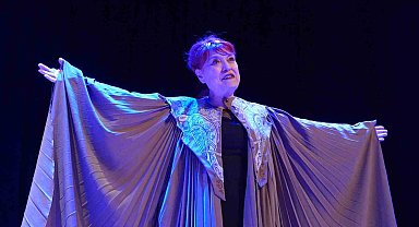 Sahne Anadolu kadınlarının