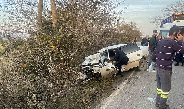 Sakarya'da kamyon ile otomobil çarpıştı: 2 ağır yaralı