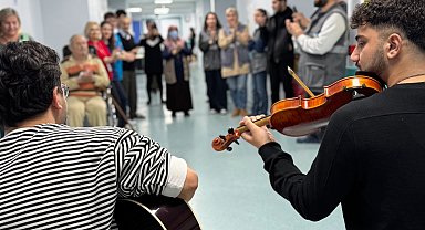 Sakarya'dan hastalara mini konser morali