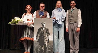 Şakşakçılar adlı oyun ayakta alkışlandı