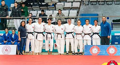 Salihli judoda Süper Lig'e yükseldi