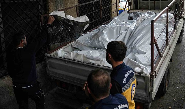 Şam'da toplu mezarlardan çıkarılan sahipsiz cenazeler defnediliyor