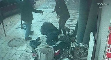 Şanlıurfa'da bir kişinin pompalı tüfekle vurulma anı kamerada