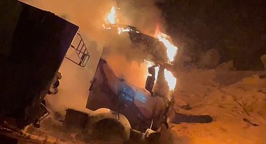 Sarıkamış'ta kaza yapan tır alev topunu döndü