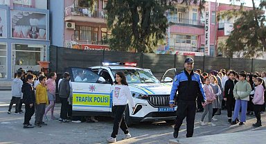 Serik'te Yerli Malı haftasında yerli ve milli araç Togg öğrencilere tanıtıldı